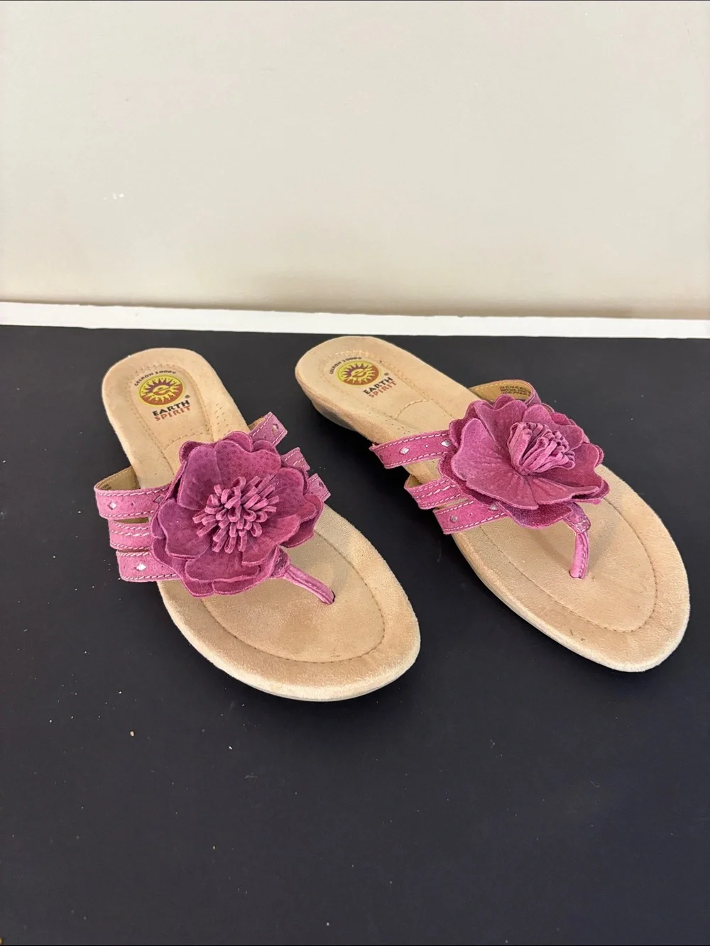 Earth Spirit Pink Leather Suede Thong Floral Sandals Size 8.5